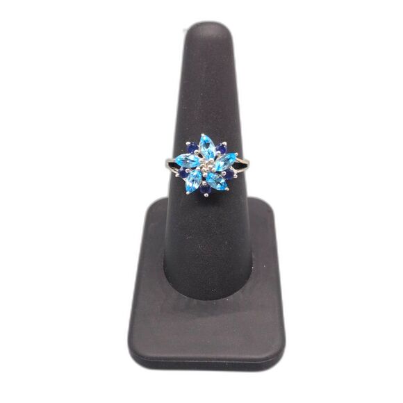 10KT WHITE GOLD 2.60G TOPAZ & SAPPHIRE RING SIZE 7 (142527-1)